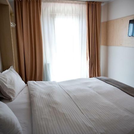 Hotel Nova Бузеу Екстер'єр фото