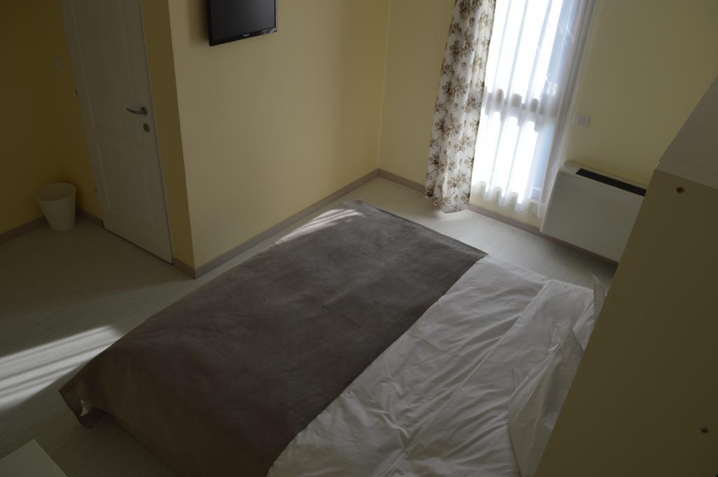 Hotel Nova Бузеу Екстер'єр фото